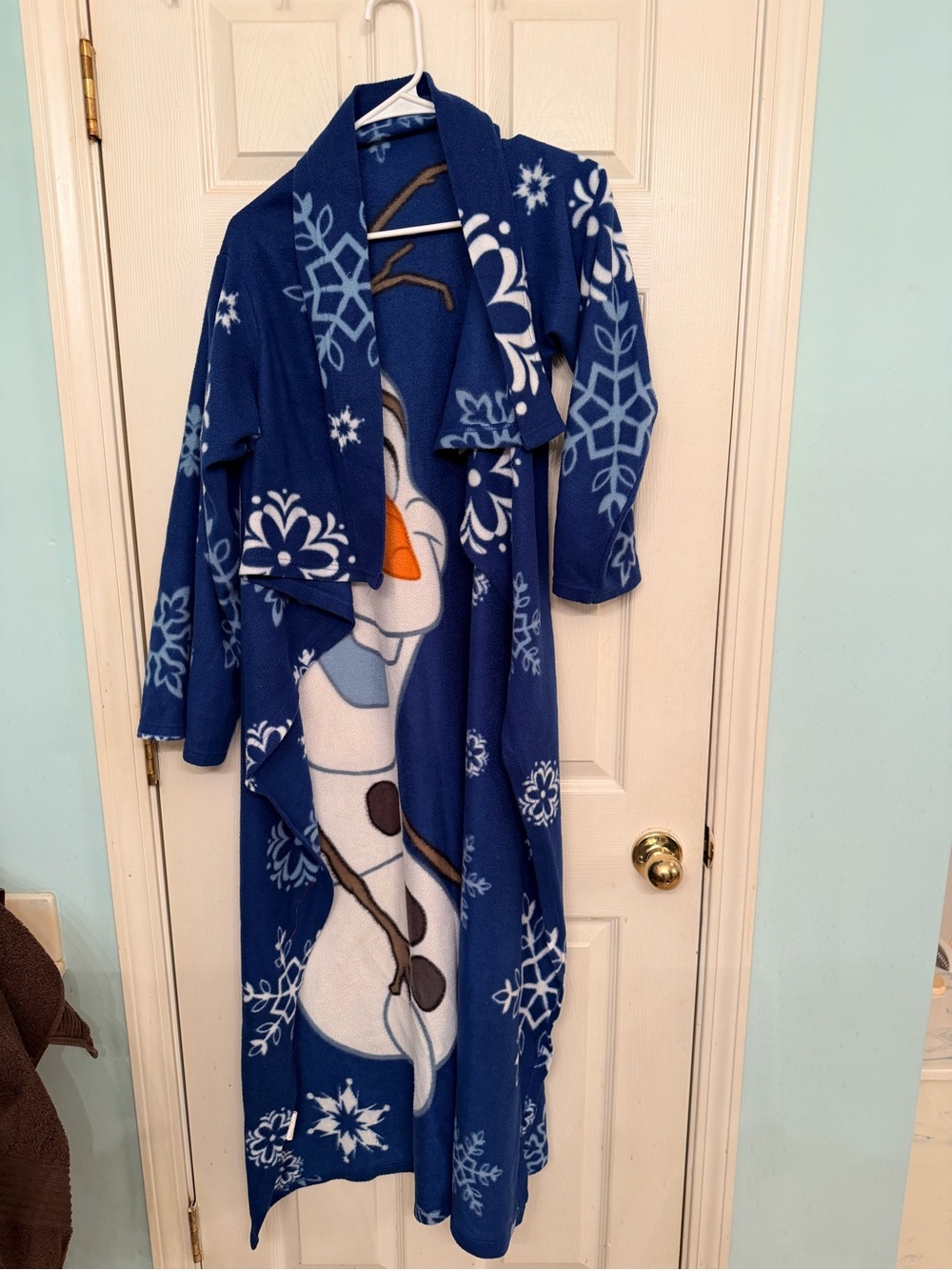 Olaf Snuggie - Picture 2 of 3